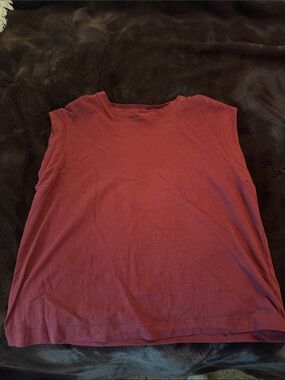 Classic Sleeveless Crewneck Tank in Burgundy